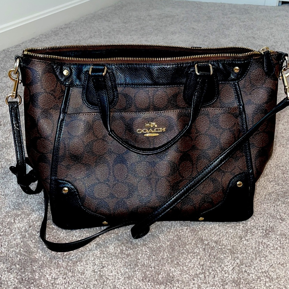 COACH Signature leather chocolate brown monogram purse. Really good condition.